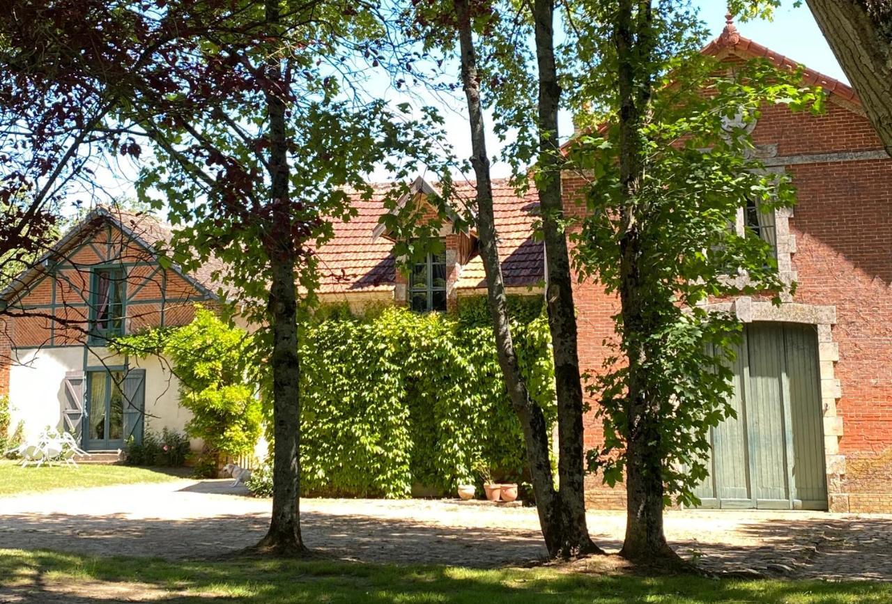 Cottages De Chateau De Vaux Yvré-lʼÉvêque 外观 照片